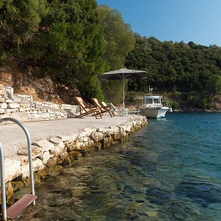 Meganisi Blue Apartment Spartokhórion Екстериор снимка