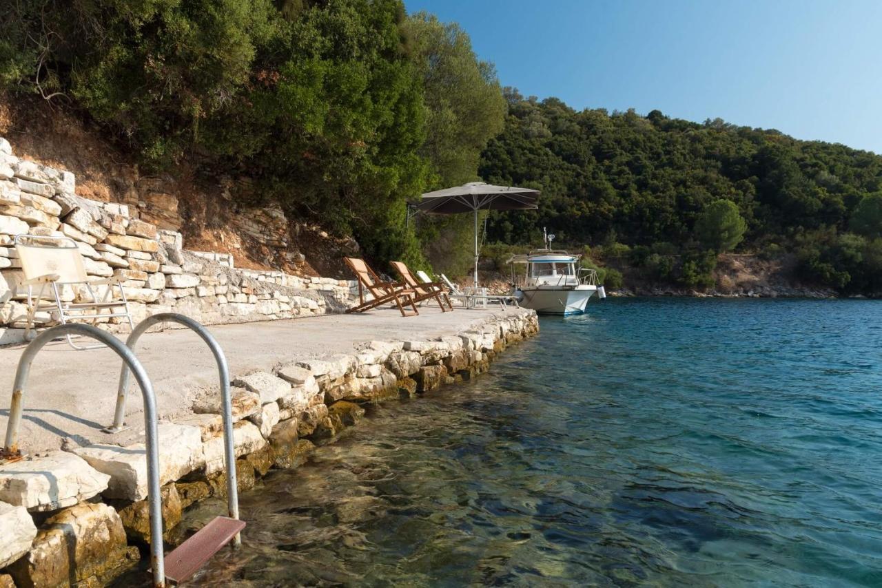Meganisi Blue Apartment Spartokhórion Екстериор снимка
